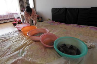 阳江楼上漏水，住户失联，小区没物管，业主维权难！律师来支招……